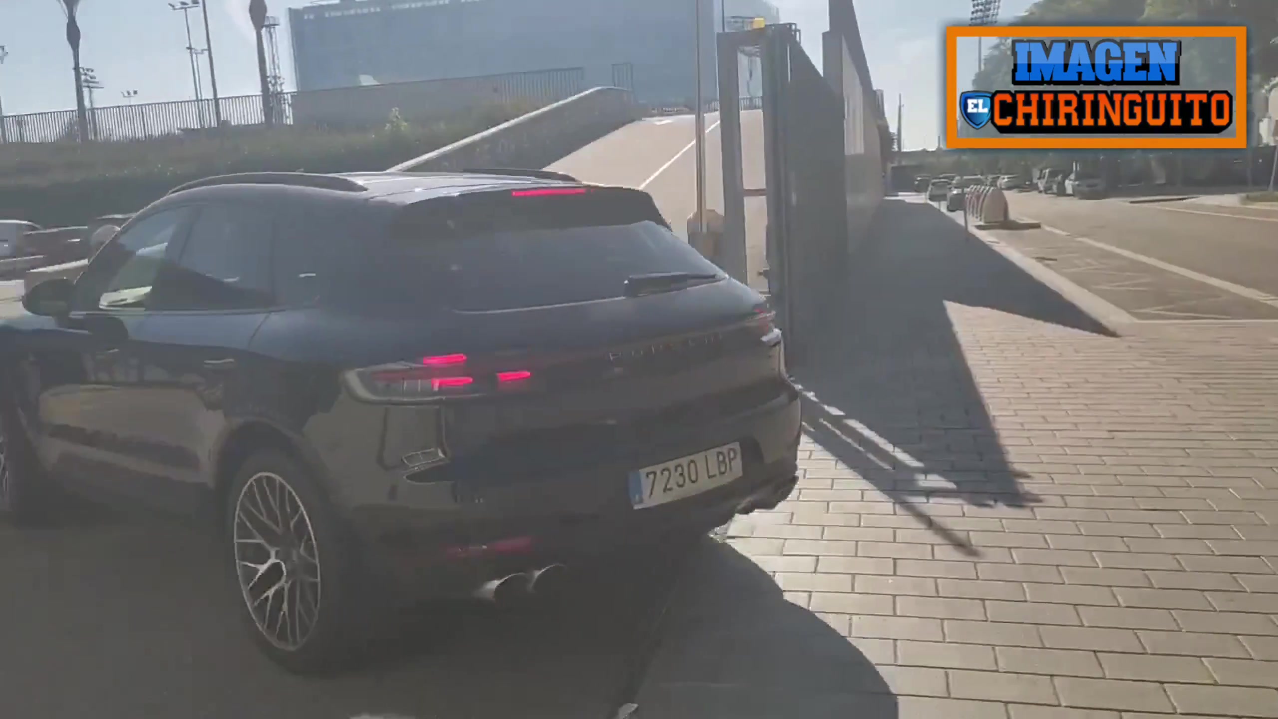 德容因肌肉问题退出荷兰队集训，已返回甘伯体育城接受医疗评估